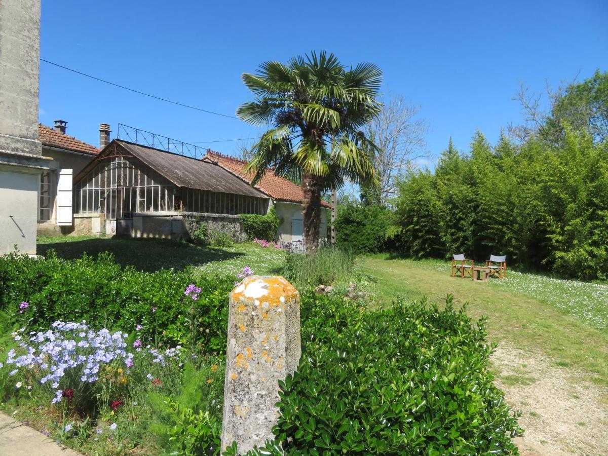 Villa Paignon Montbron Exterior foto